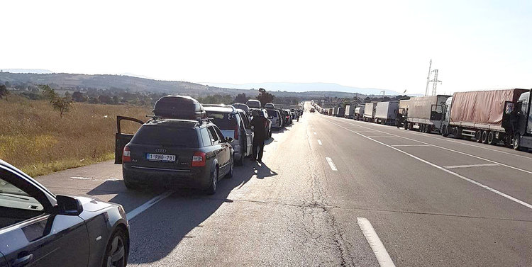 Читател: Граничните пунктове от Турция за България са затапени, чакаме часове