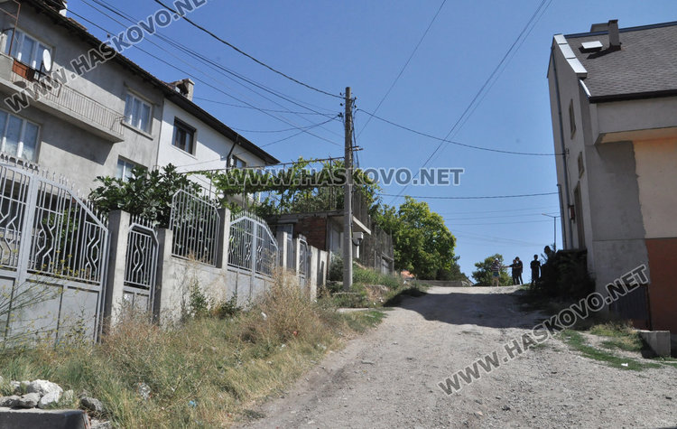 Хасковлии от ул. “Никопол”: При дъжд газим кал, при пек дишаме прахоляк