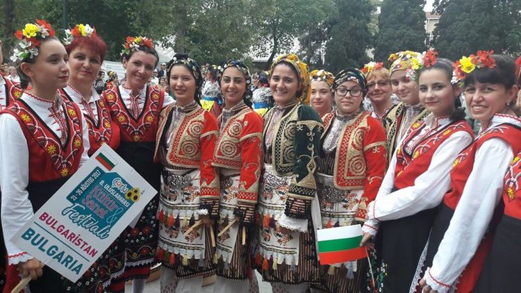 Чорлу аплодира наши танцьорки