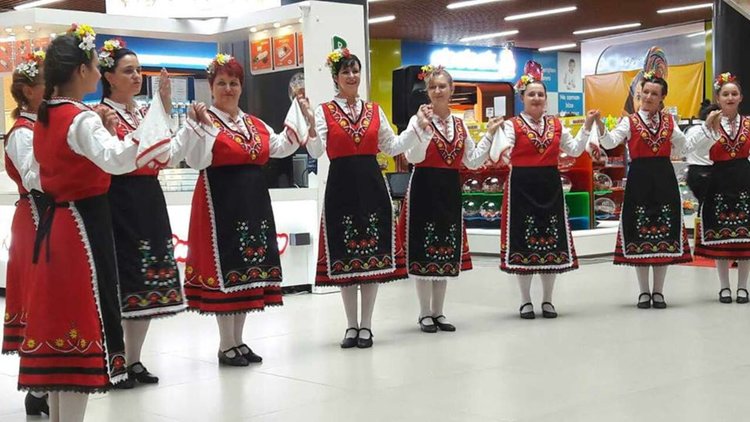 Чорлу аплодира наши танцьорки