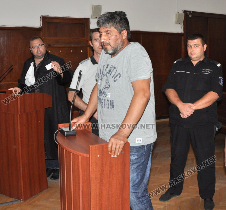 Турчинът, счупил крак на полицай, остава в ареста