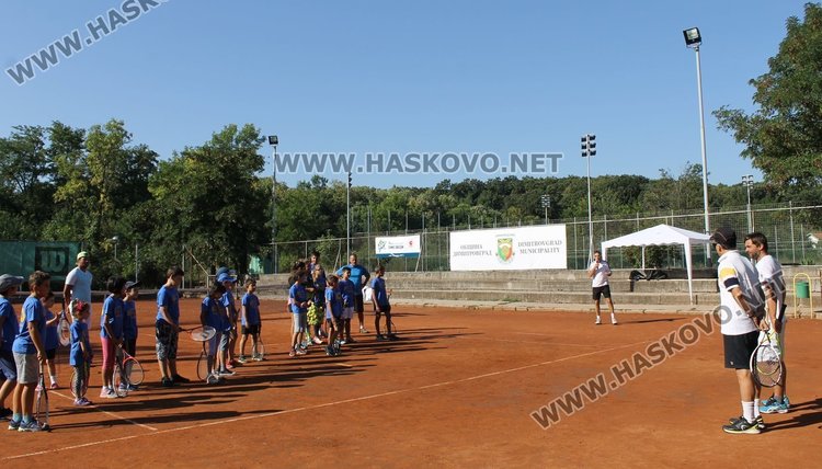 Тенис звезди проведоха открит урок за деца в Димитровград