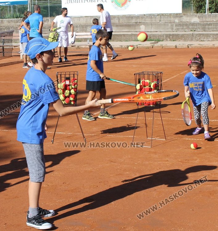 Тенис звезди проведоха открит урок за деца в Димитровград