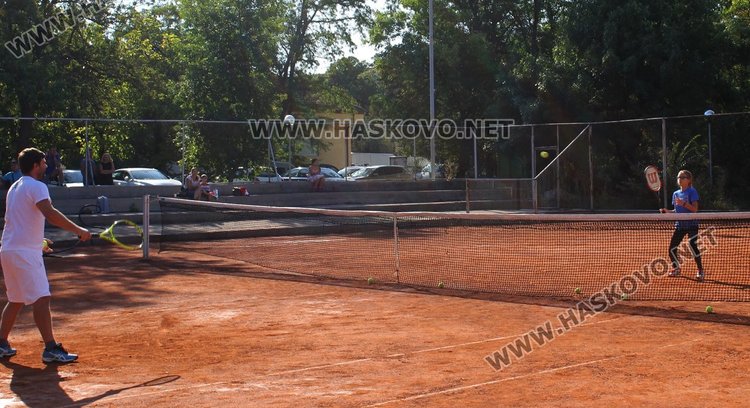 Тенис звезди проведоха открит урок за деца в Димитровград