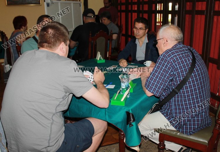 Над 70 състезатели от страната играят спортен бридж в Димитровград