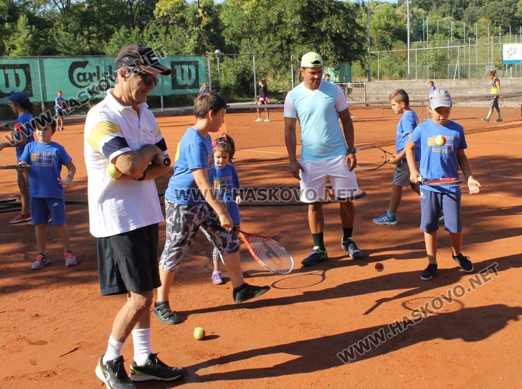 Тенис звезди проведоха открит урок за деца в Димитровград