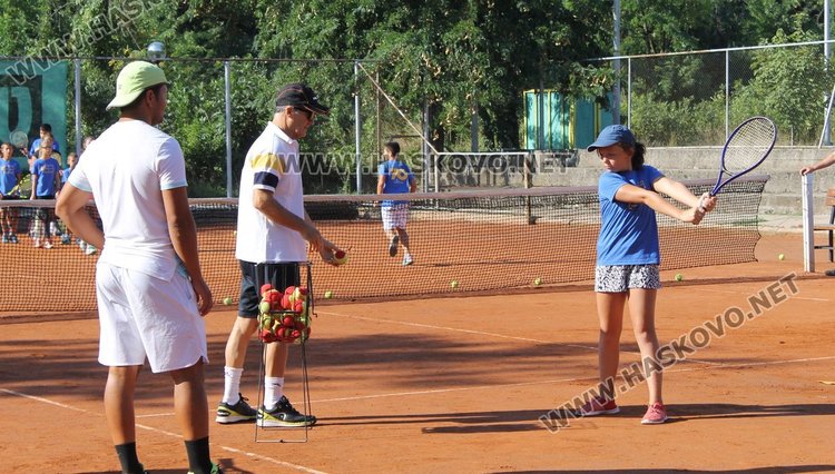Тенис звезди проведоха открит урок за деца в Димитровград