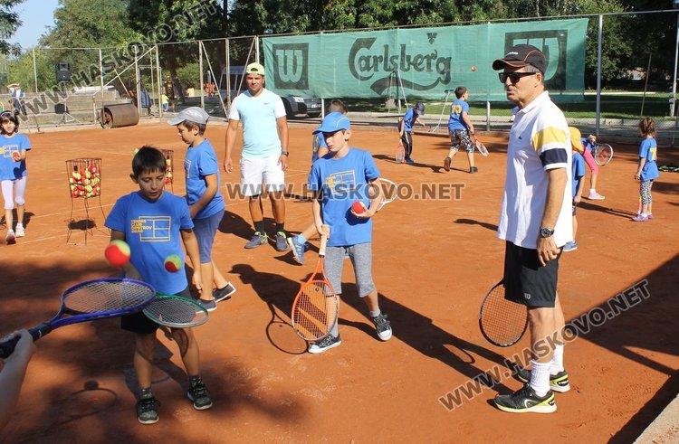 Тенис звезди проведоха открит урок за деца в Димитровград