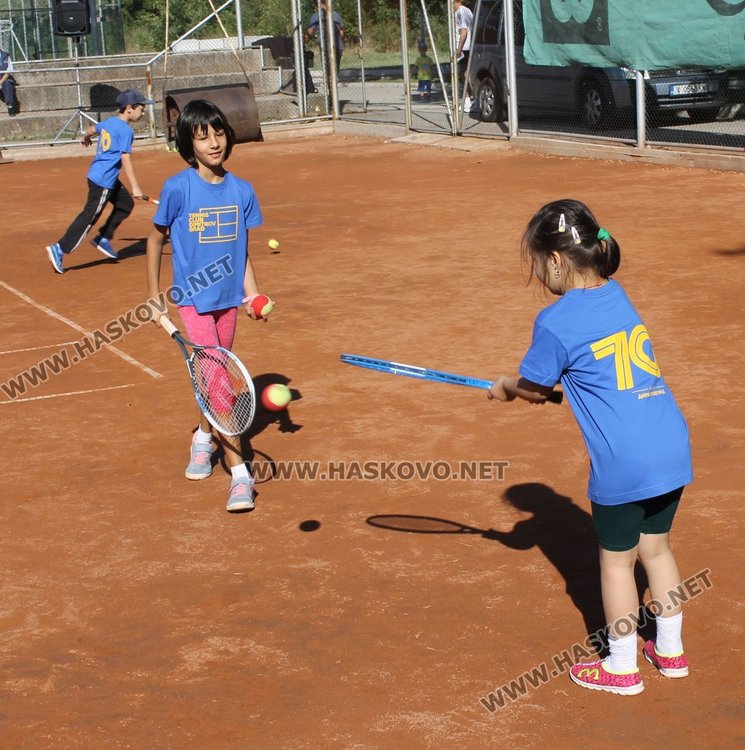 Тенис звезди проведоха открит урок за деца в Димитровград
