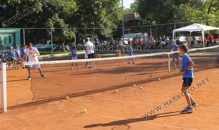 Тенис звезди проведоха открит урок за деца в Димитровград