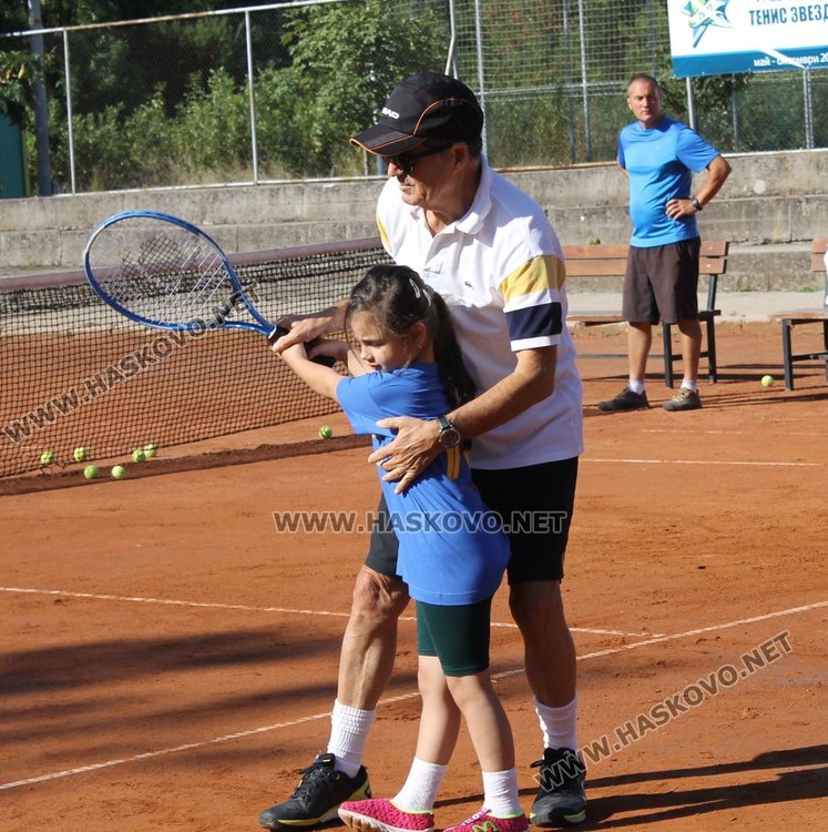 Тенис звезди проведоха открит урок за деца в Димитровград