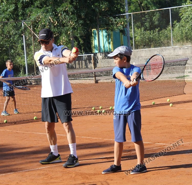 Над 20 деца от местна тенис школа се включиха в открития урок на Енев и Пампуров