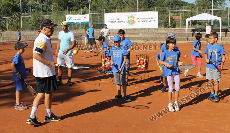 Тенис звезди проведоха открит урок за деца в Димитровград