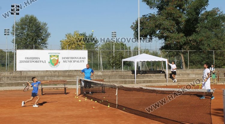 Тенис звезди проведоха открит урок за деца в Димитровград