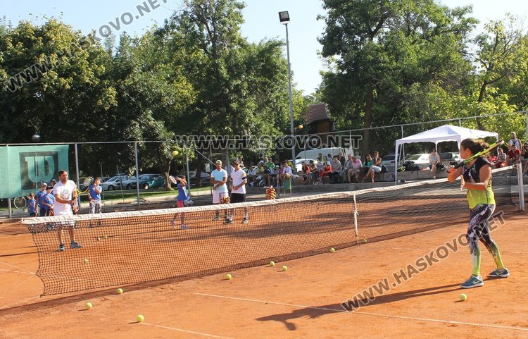 Тенис звезди проведоха открит урок за деца в Димитровград