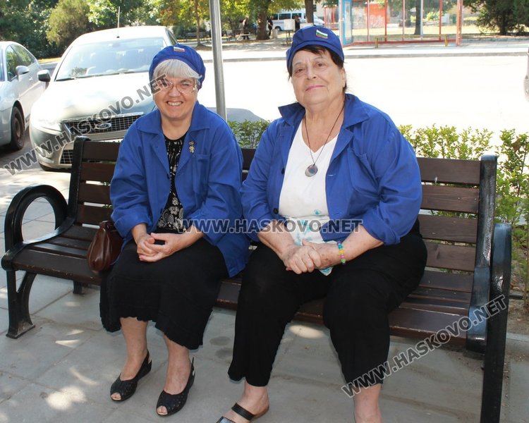 Кметът Иво Димов с принос в обзавеждането на ретро апартамента