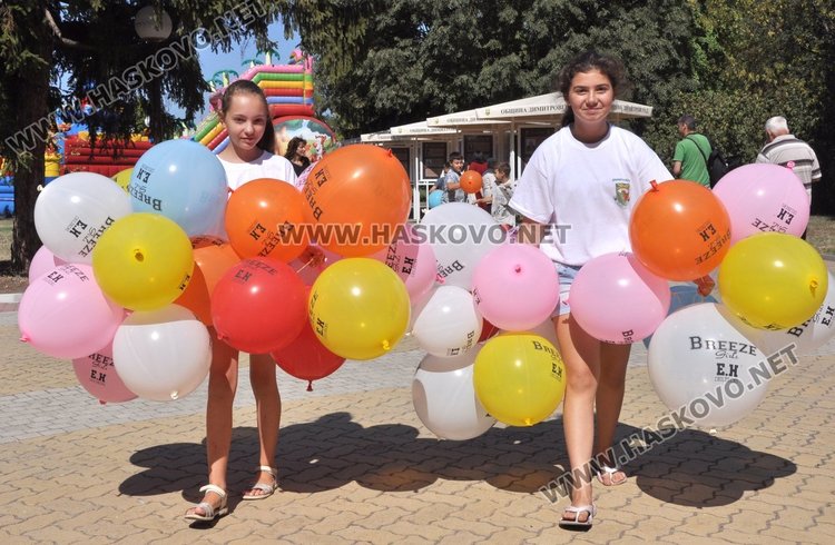 Детски панаир привлече десетки деца и родители в Димитровград