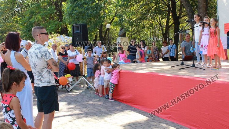 Детски панаир привлече десетки деца и родители в Димитровград