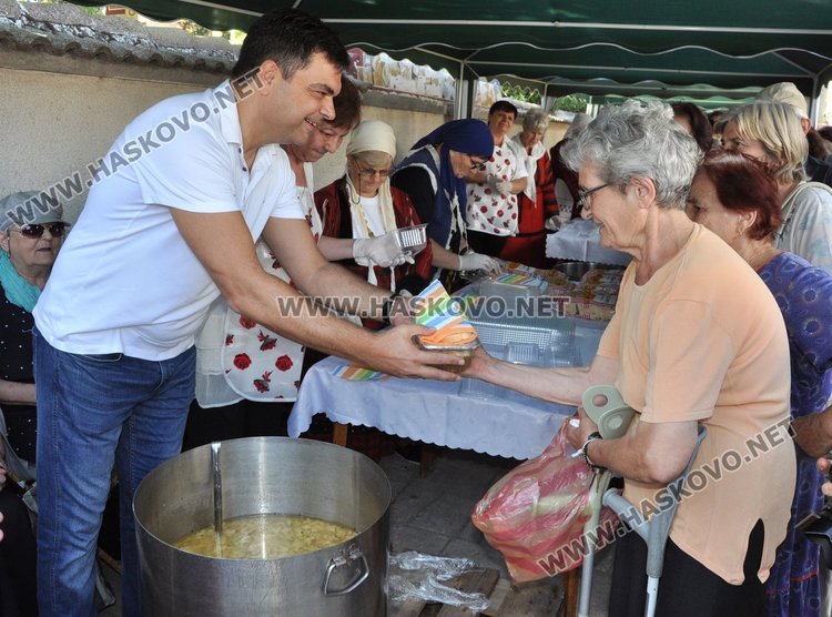 Инициативата за курбана е на кмета Иво Димов и е за 4-та година