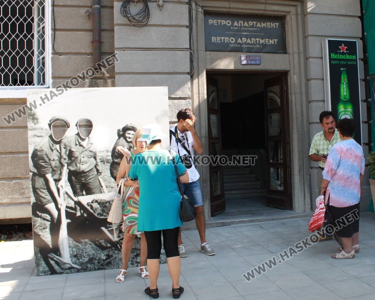 Апартаментът се намира на първия етаж на бул."Д.Благоев" №9