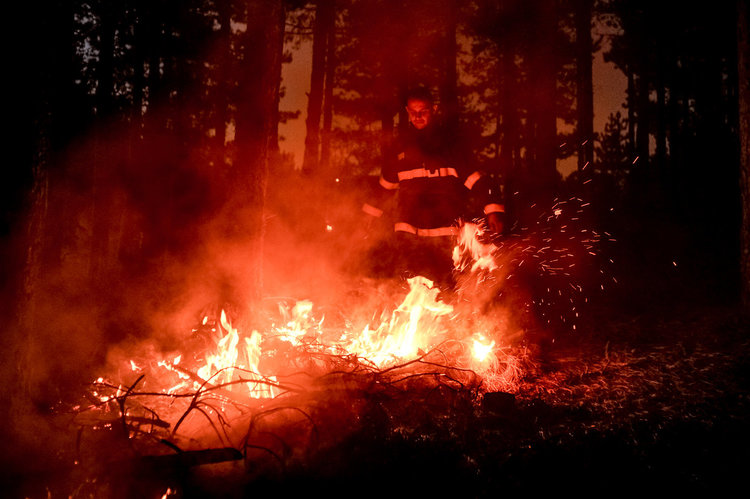 Не палете огън на открито по никакъв повод. Днес е с пряка опасност за живота (видео)