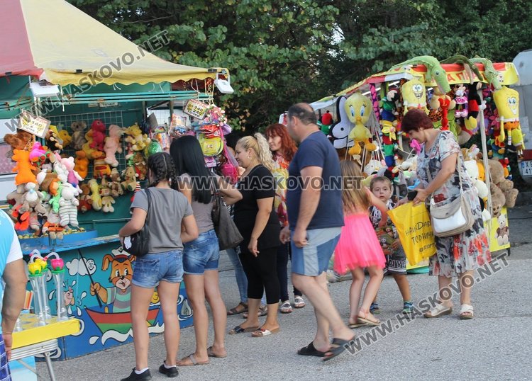 След пенсионерските клубове и читалищата изнасят концерт в парк "Марица" 