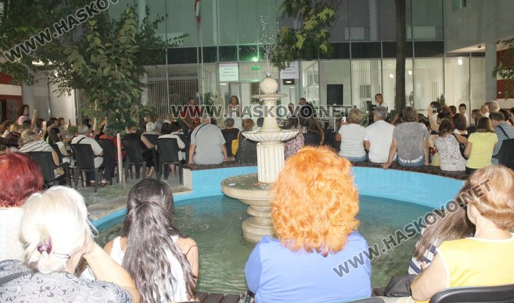 Препълниха Лятната читалня за срещата с актьорите от "Оркестър без име"