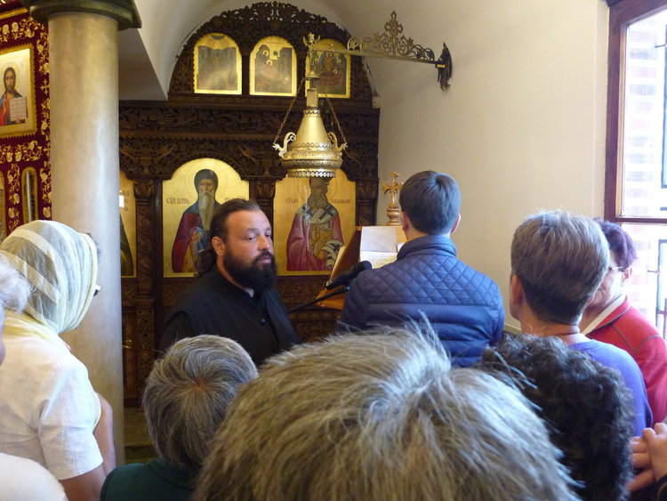 Смолянчани се поклониха на Кръстова гора, там вече има параклис и на покровителя на Родопите