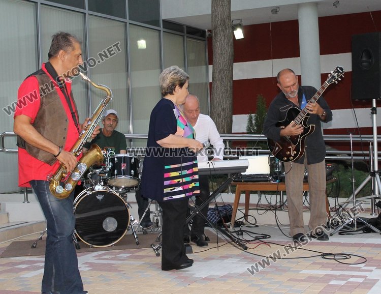 Препълниха Лятната читалня за срещата с актьорите от "Оркестър без име"