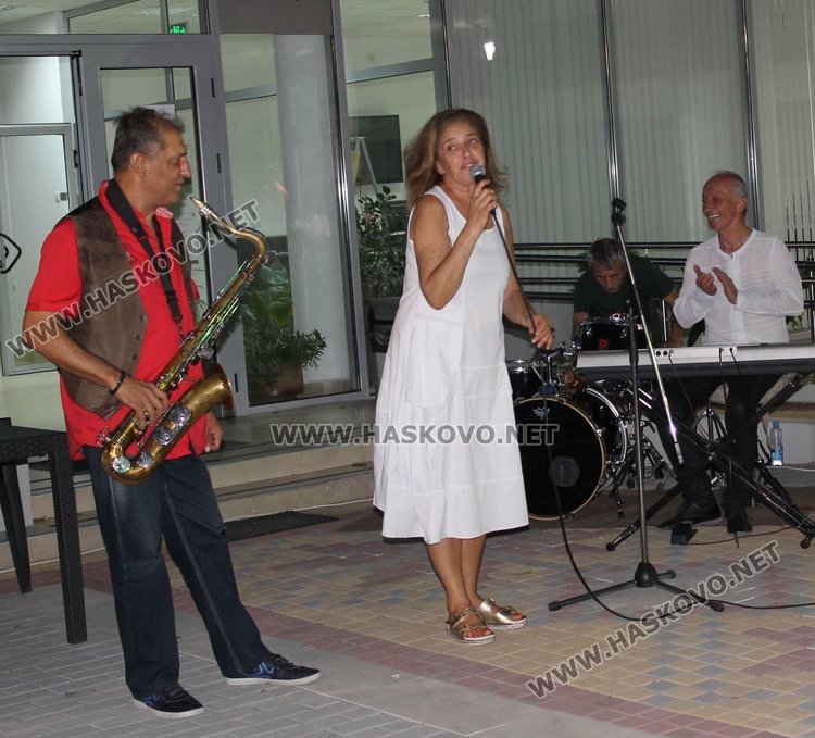 Препълниха Лятната читалня за срещата с актьорите от "Оркестър без име"