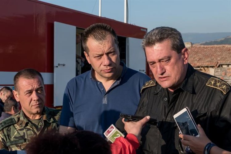 Не палете огън на открито по никакъв повод. Днес е с пряка опасност за живота (видео)