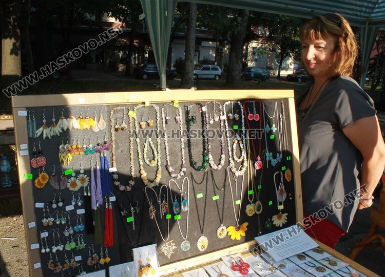 Дърворезба, бижута и играчки предлага панаира на занаятите в Димитровград