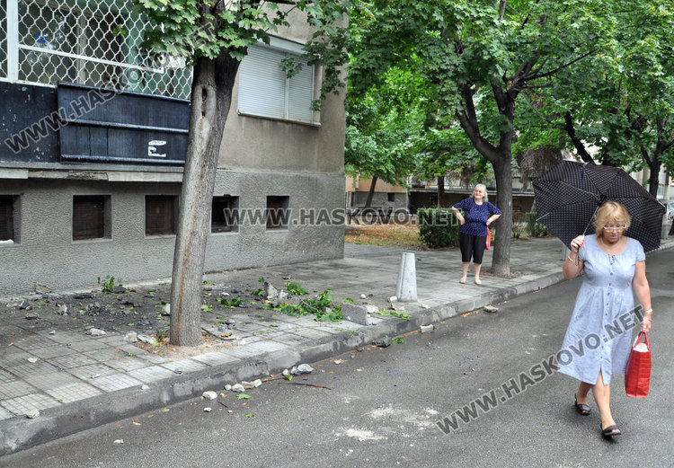 Читател: Блок на „Лебеда“ се руши, ще убие някой