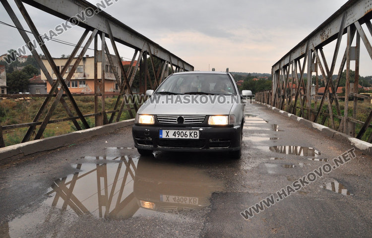 Тропосаха моста над реката в Динево