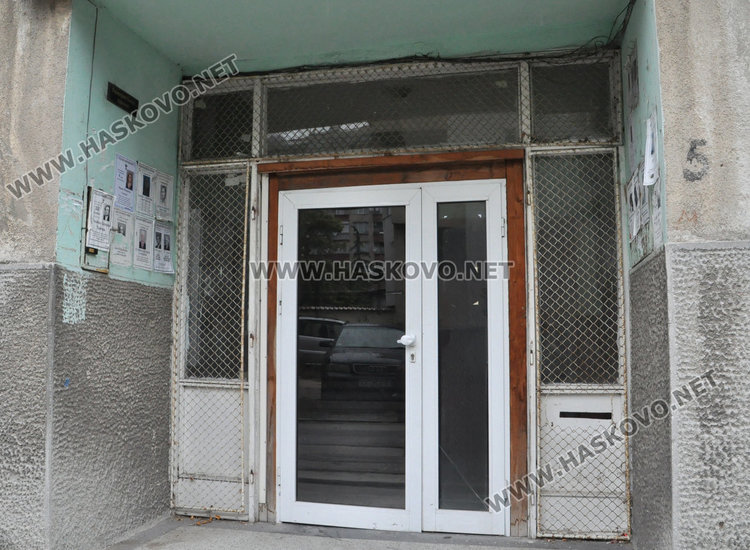 Читател: Блок на „Лебеда“ се руши, ще убие някой