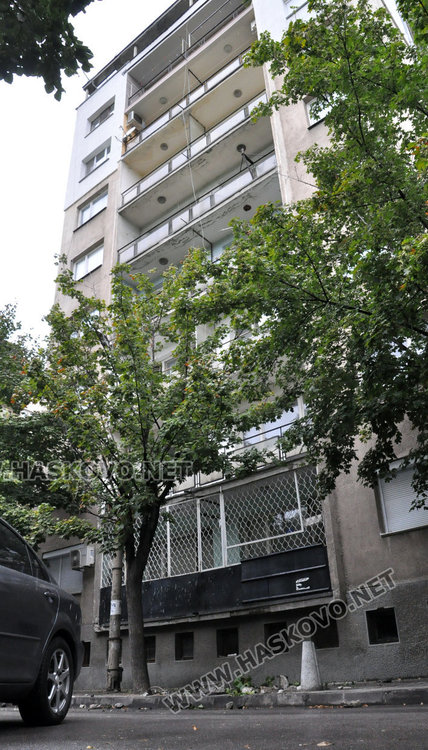 Читател: Блок на „Лебеда“ се руши, ще убие някой