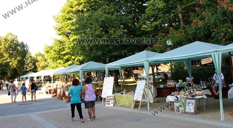 Дърворезба, бижута и играчки предлага панаира на занаятите в Димитровград