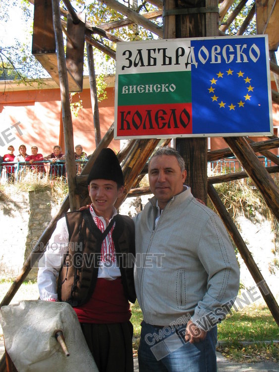Камата беше гост на родопското село и също се завъртя на колелото