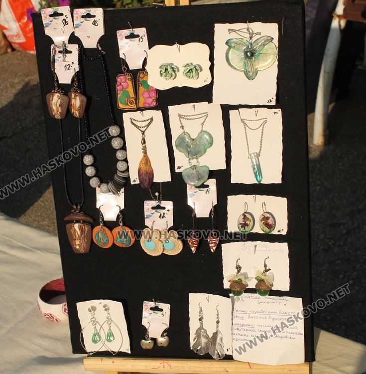 Дърворезба, бижута и играчки предлага панаира на занаятите в Димитровград