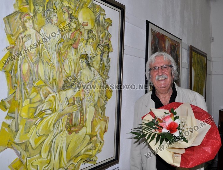 Дариха Христо Панев със стъклена гравюра на бригадири