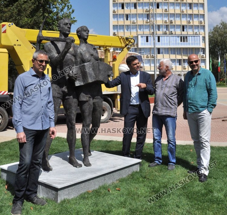 Паметникът в завършен вид