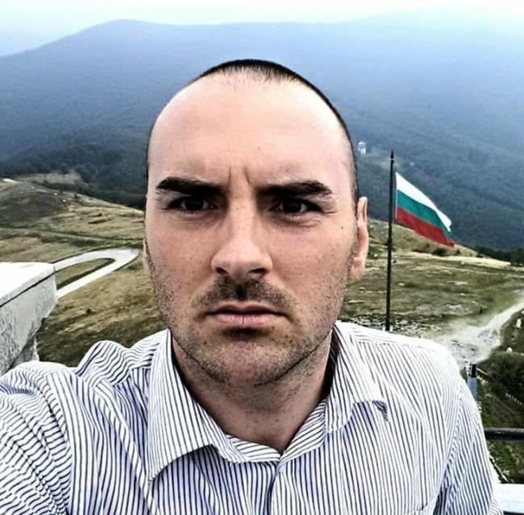 Никола Стоев