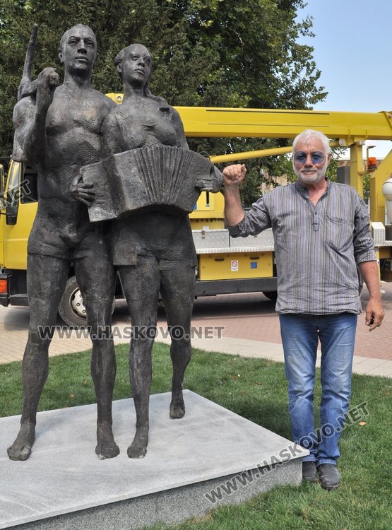 Авторът на паметника  доц. Кирил Матеев