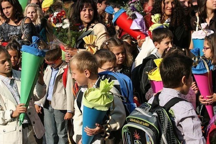 1092-ма първолаци с помощи за училище