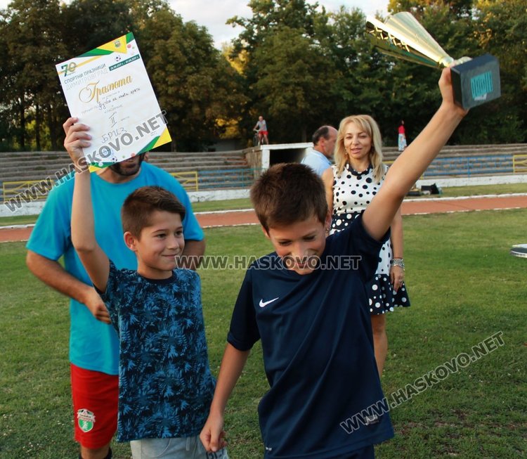 Наградиха победителите в турнира по футбол в Димитровград