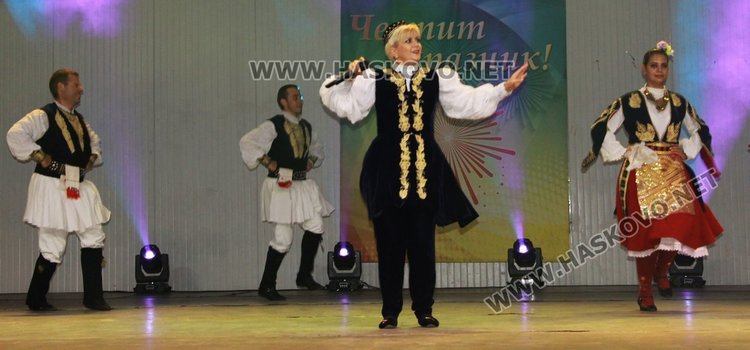 Певицата Николина Чакърдъкова зарадва димитровградчани с концерт