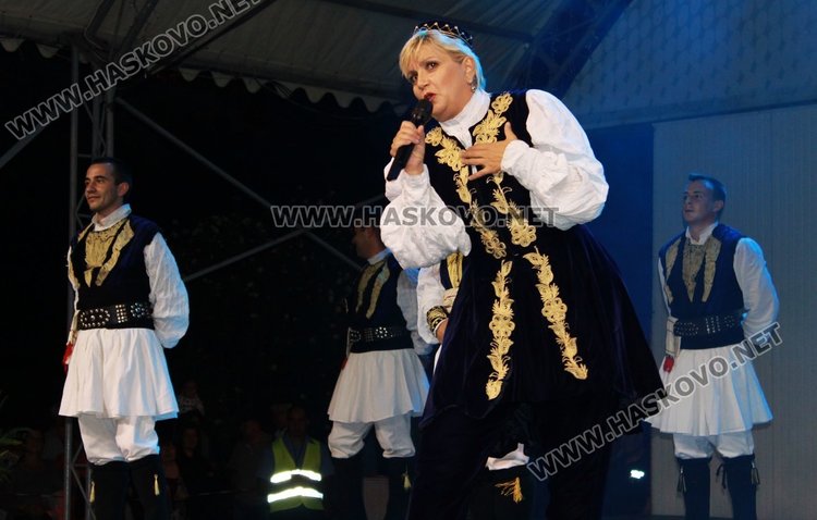 Певицата Николина Чакърдъкова зарадва димитровградчани с концерт