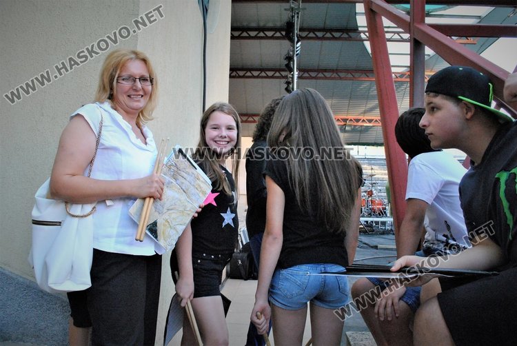 зад кулисите