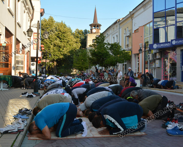 Молитва за празника в храма и в сватбен салон