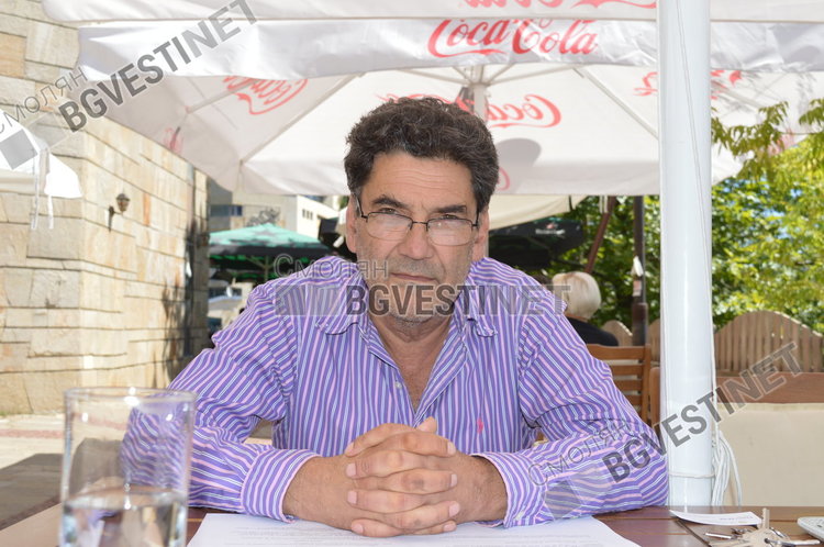 Директорът на РДТ Румен Бечев представя новата програма за сезон 2017/2018